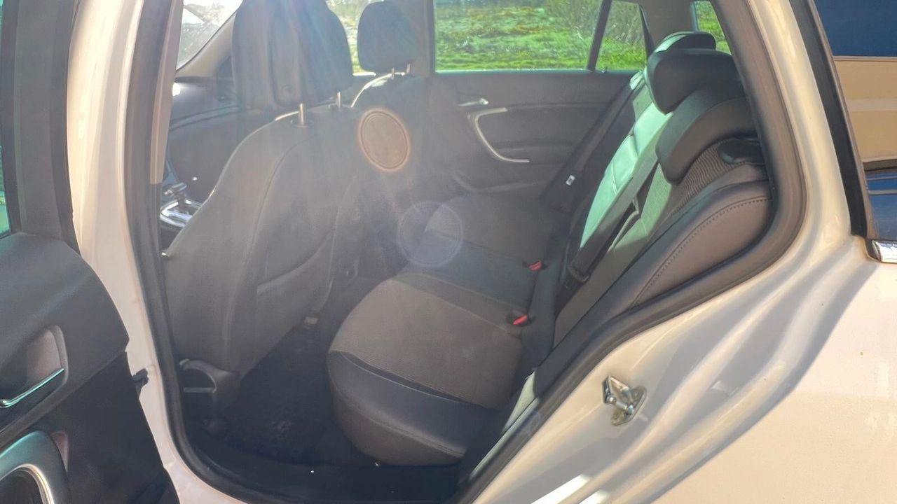 Opel Insignia 2010 — photo 8