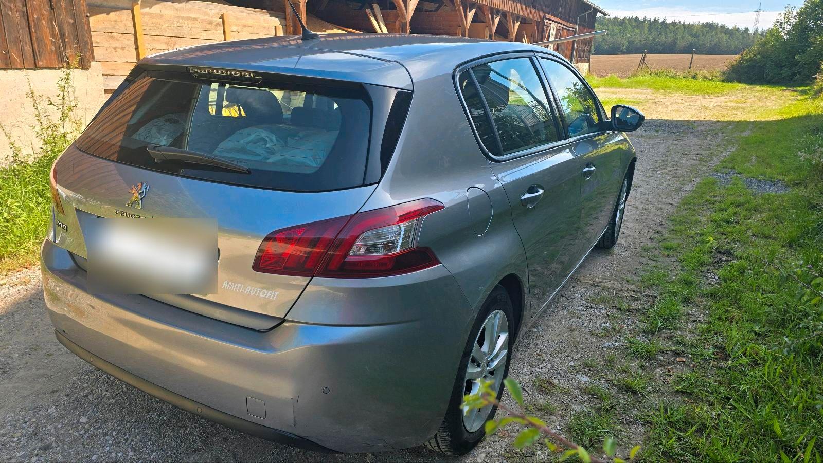 Peugeot 308 2015 — interior