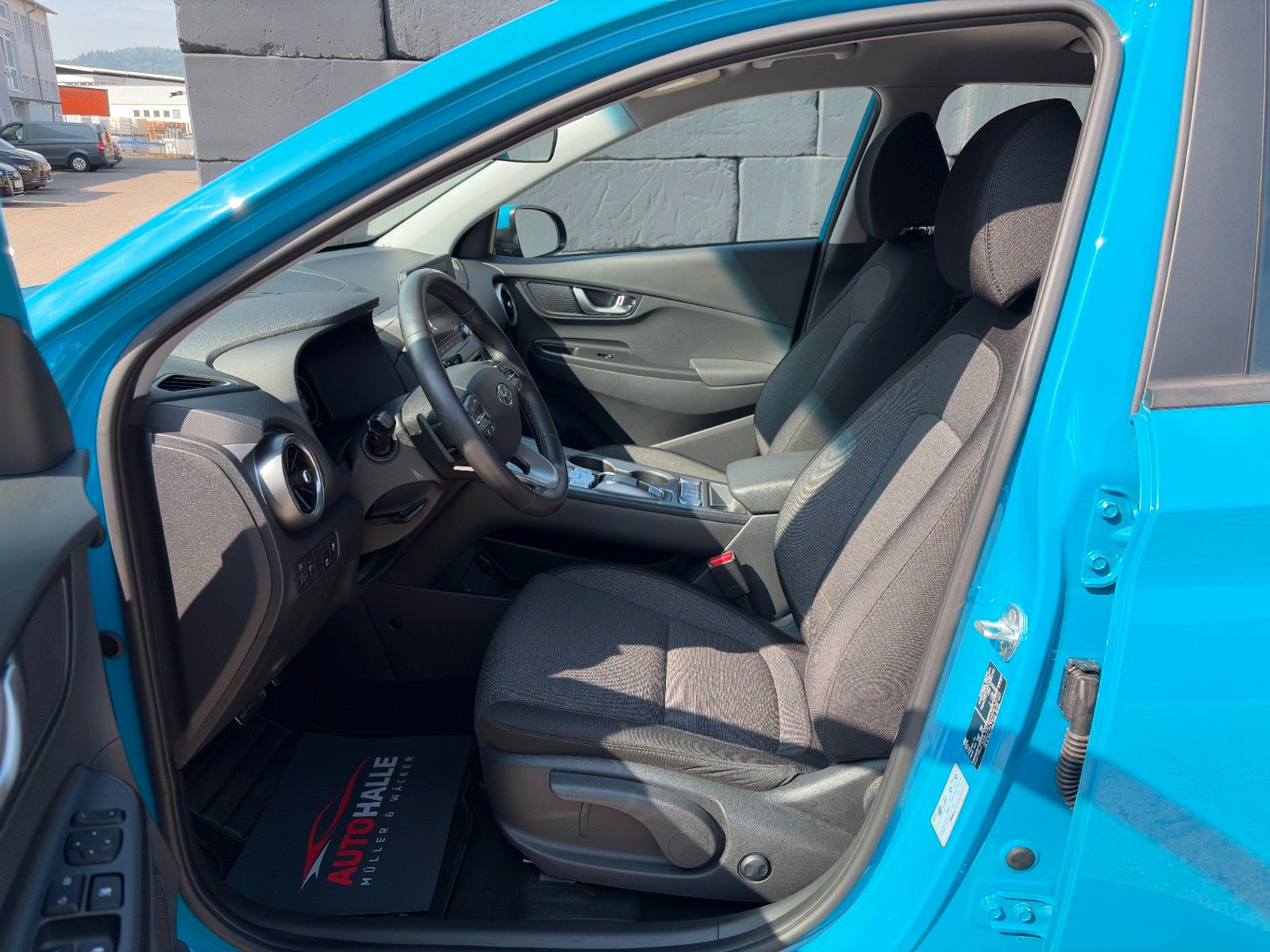 Fahrzeugabbildung Hyundai KONA E Basis 2WD LKAS CAM CarPlay DAB+ 17" 305km