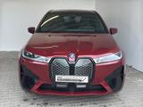 BMW iX xDrive40 Sportpaket LiveCock.Laserl.AHK.SoftC - rote BMW iX