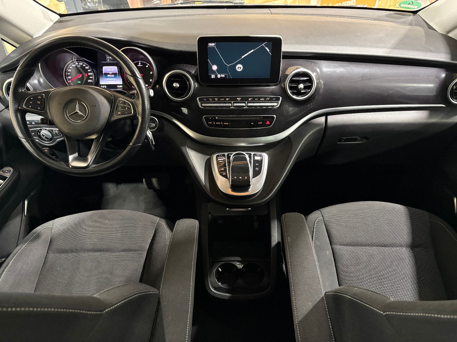 Fahrzeugabbildung Mercedes-Benz V 220d EDITION lang /8-SITZ/BURMESTER/KAMERA/