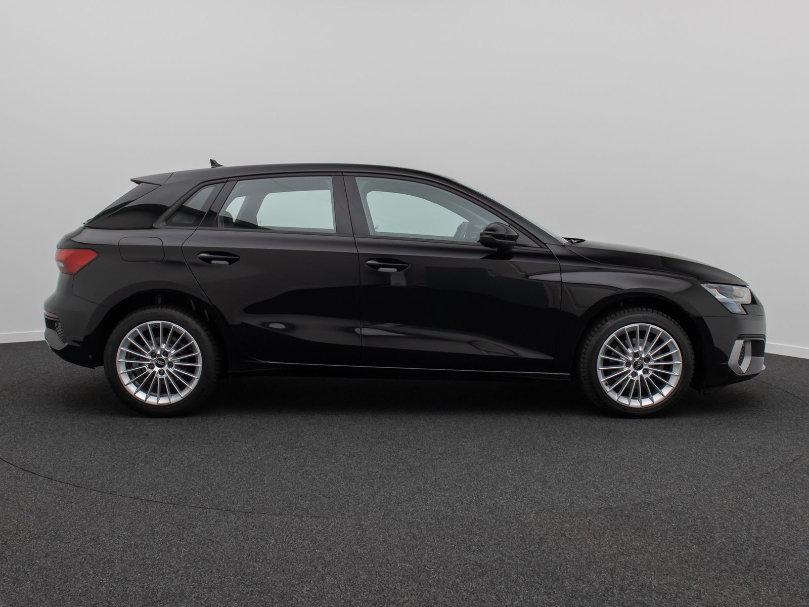 Fahrzeugabbildung Audi A3 30 TFSI S tronic Sportback PDC DAB FahrAssist