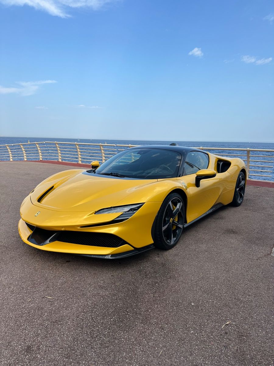 FERRARI SF90