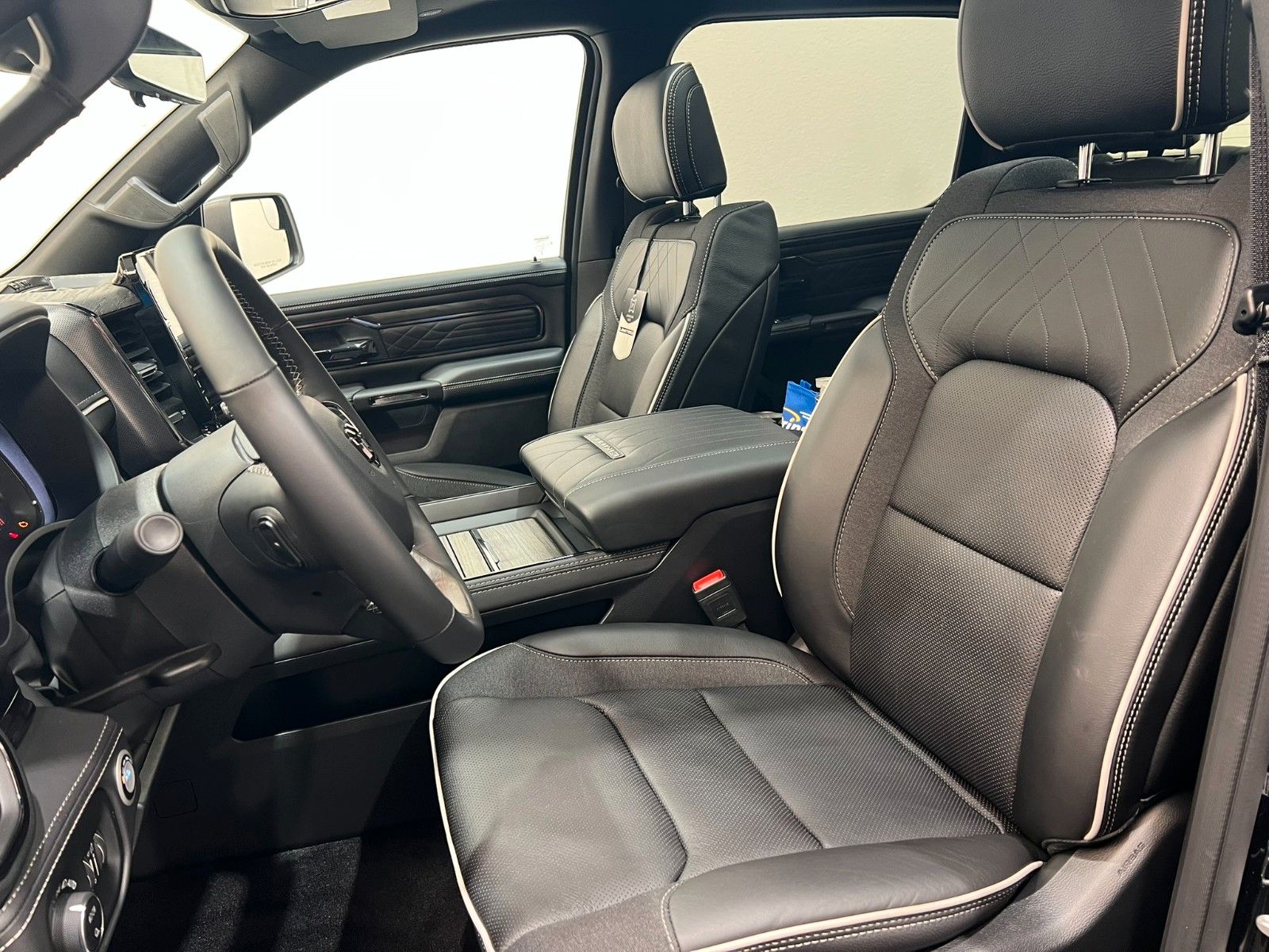 Fahrzeugabbildung Dodge RAM 1500 Limited Night  H/O 3.0L / MFT