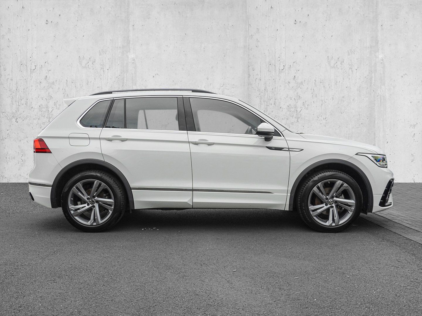 Volkswagen Tiguan 2.0 TDI DSG R-Line PANO STANDHZG MATRIX foto 5