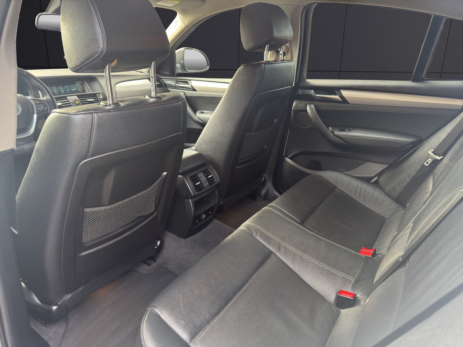 Fahrzeugabbildung BMW X4 xDrive 20d Advantage*Business Paket*Shz*Navi*