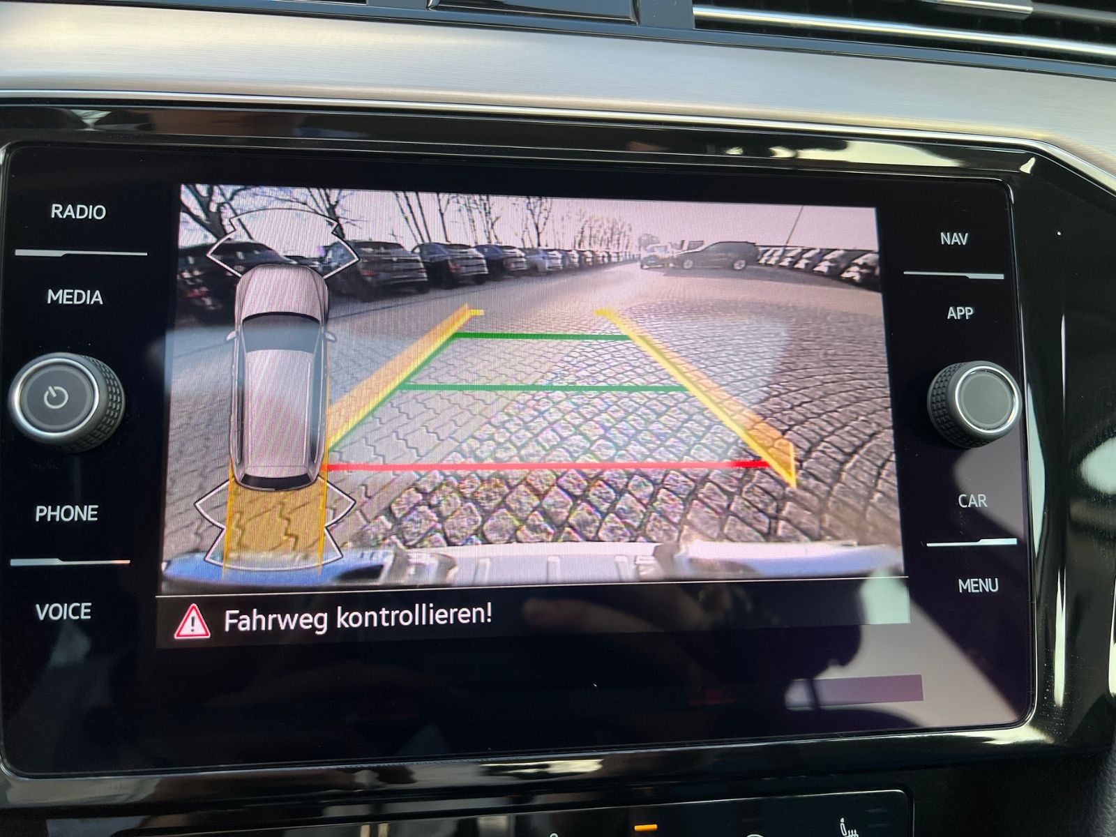 Fahrzeugabbildung Volkswagen Passat Variant Elegance 2.0 TDI DSG *AHK, IQ.Lig