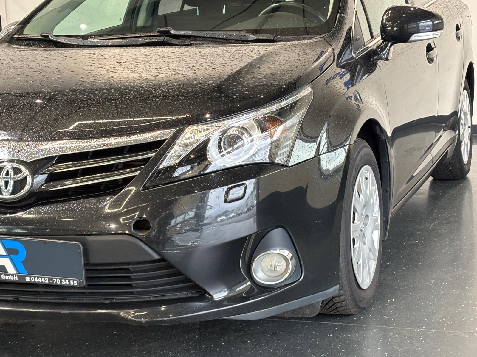 Toyota Avensis 2012 — photo 8