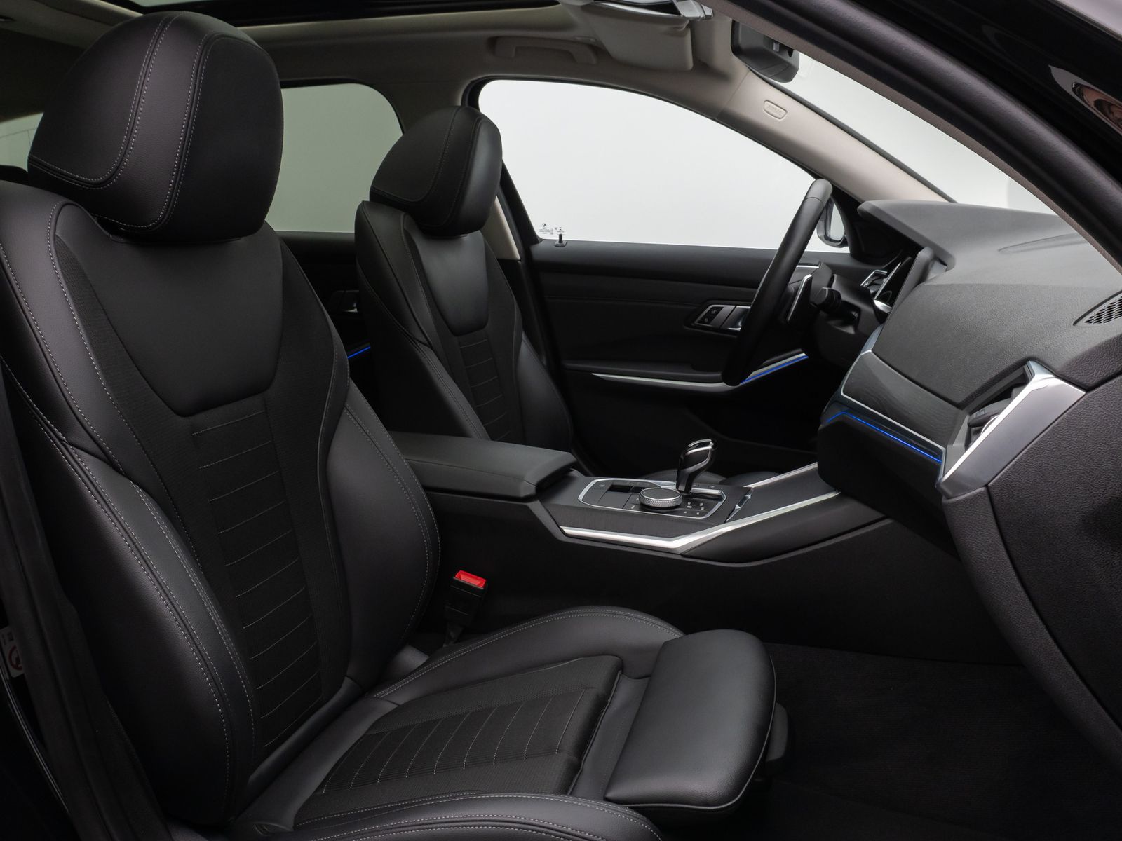 Fahrzeugabbildung BMW 320d SportLine Panorama DAB HiFi Stop&Go Komfort