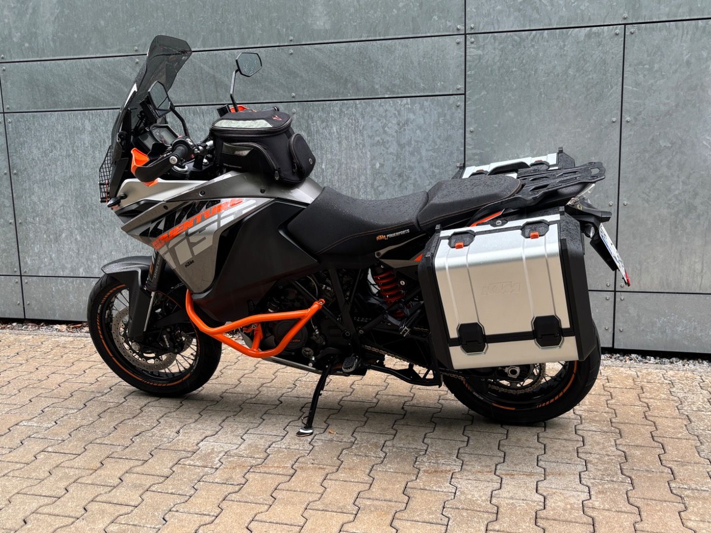 Fahrzeugabbildung KTM 1190 Adventure, viel Zubehör