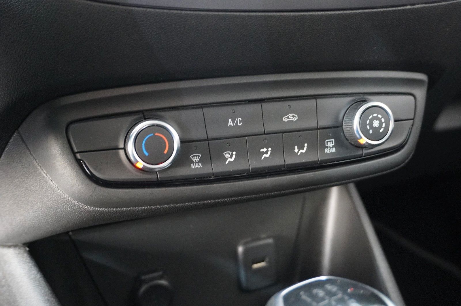 Fahrzeugabbildung Opel Crossland (X) 1.2 EDITION NAVI/LED/KAMERA/DAB+