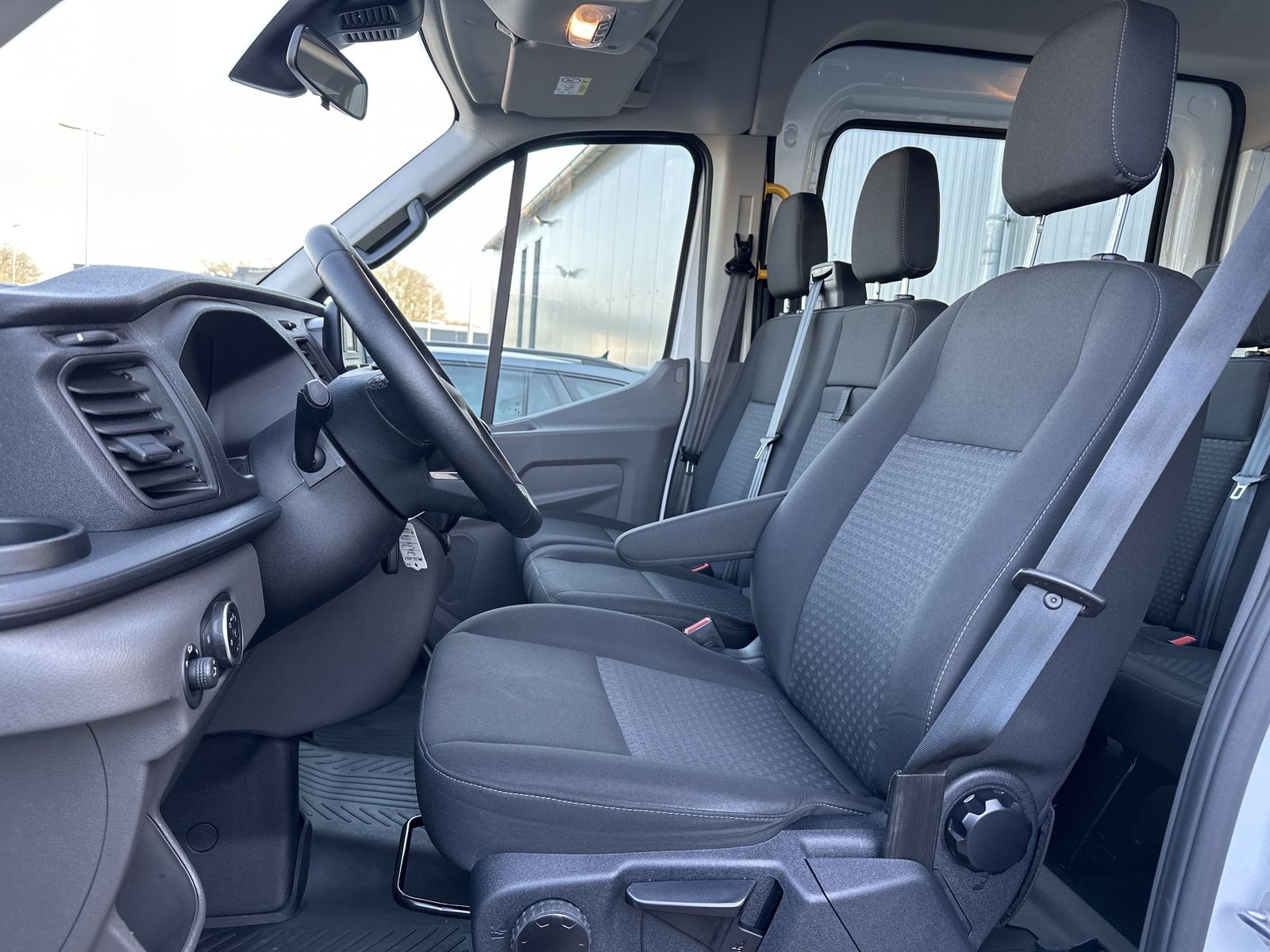 Fahrzeugabbildung Ford Transit 350 L2H2 9-Sitzer CARPLAY+DAB+BLUETOOTH