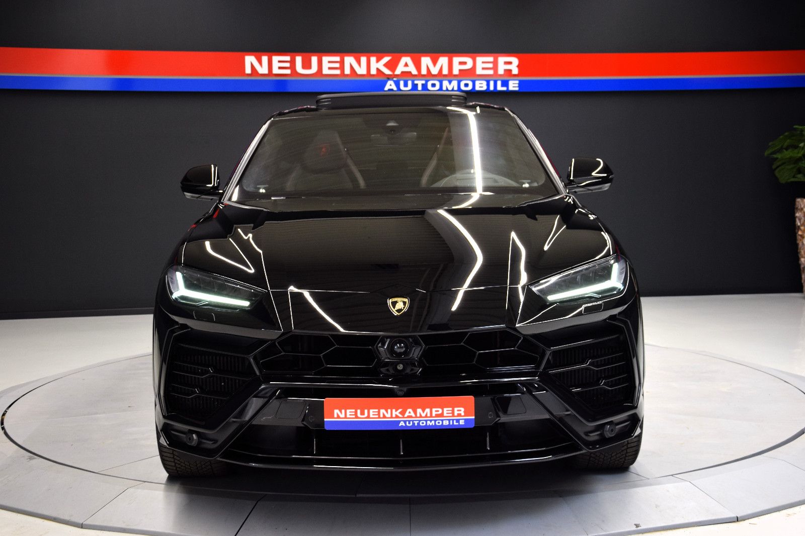 Fahrzeugabbildung Lamborghini Urus Promi Vorbesitz - Dt. Nationalspieler3xTV