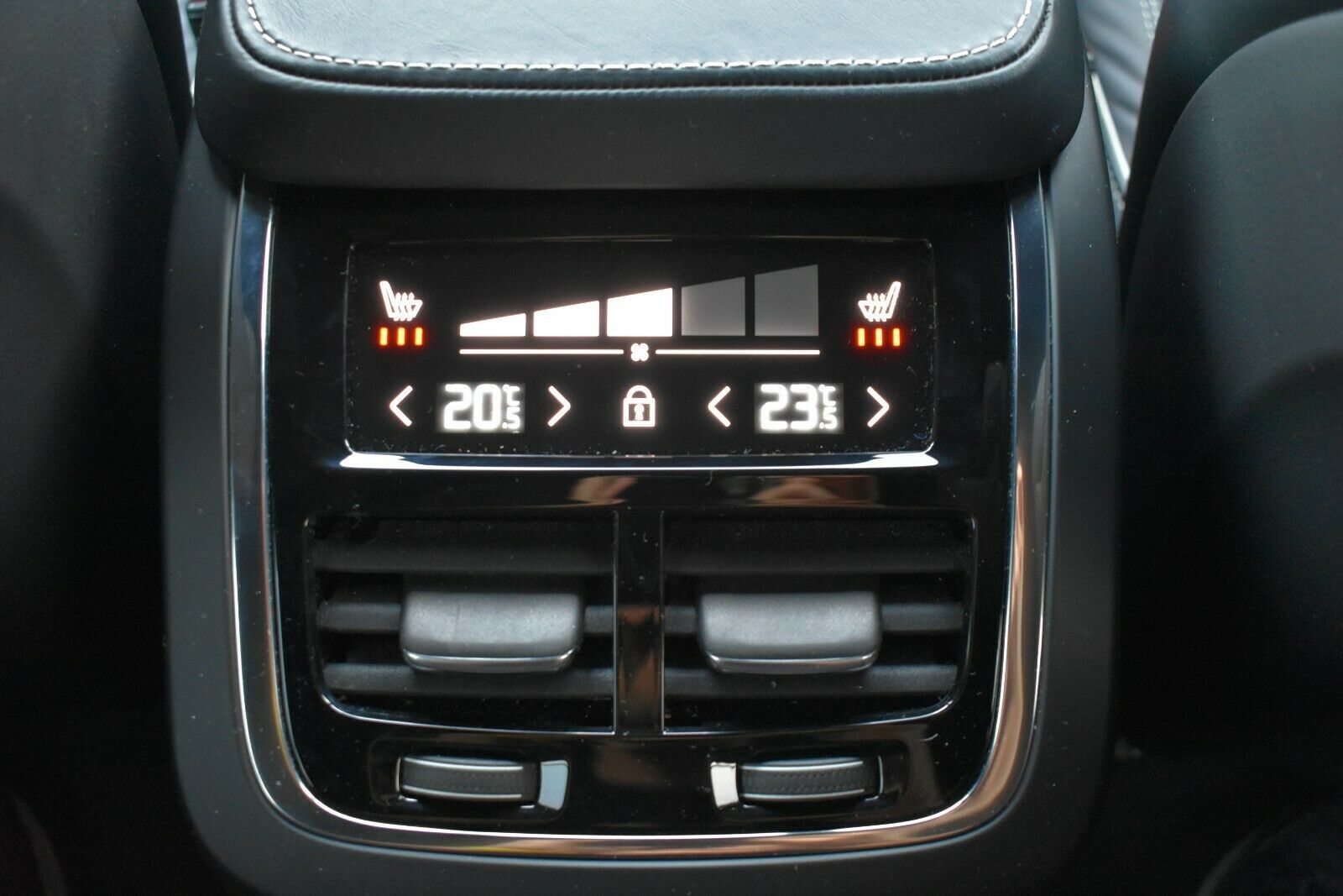 Fahrzeugabbildung Volvo XC90 D5 R-Design*LED*LUFT*MIETKAUF ohne Schufa