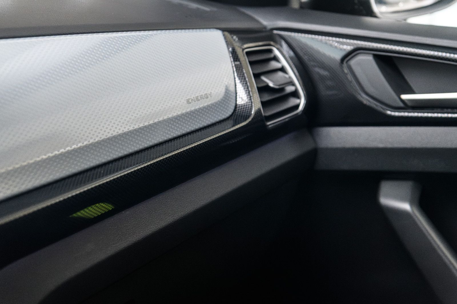 Fahrzeugabbildung Volkswagen T-Cross 1.0 TSI DSG 85 kW Energy+AHK+Kamera+Navi