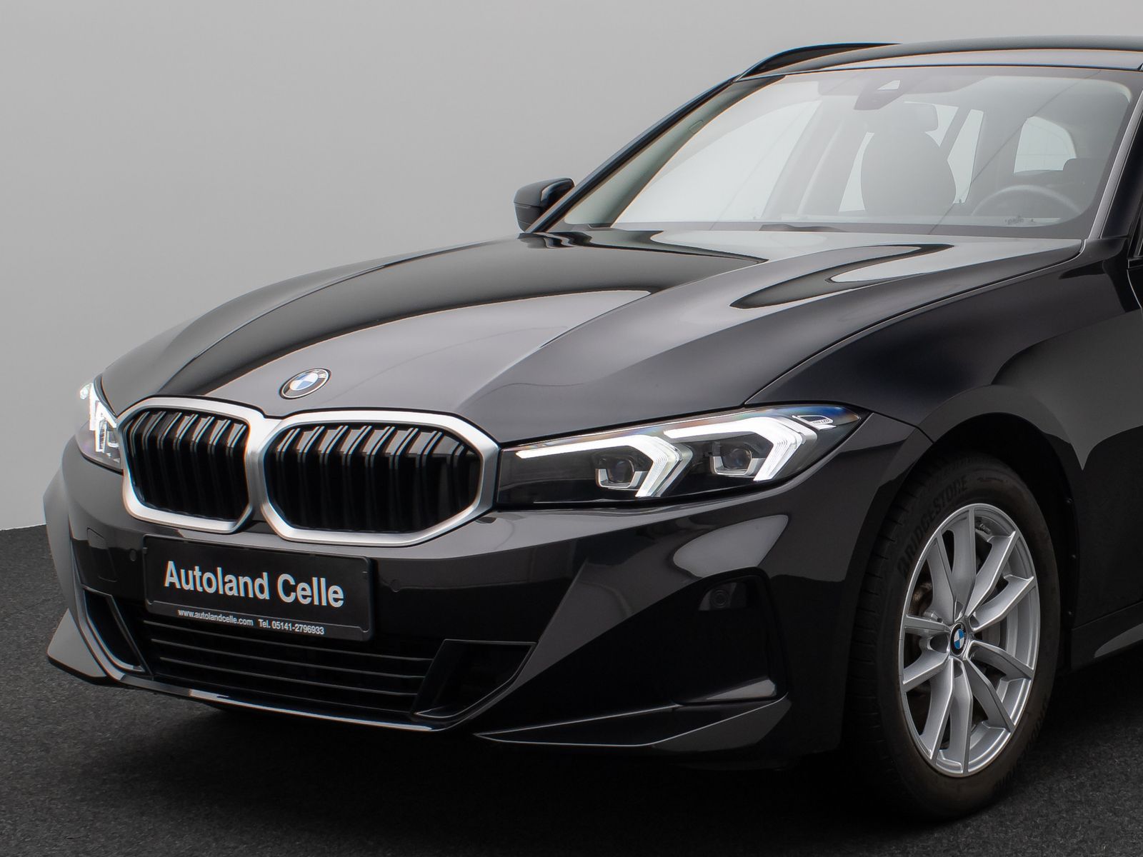 Fahrzeugabbildung BMW 330i xD DAB HUD CockPitPro PDCFernlichtassist