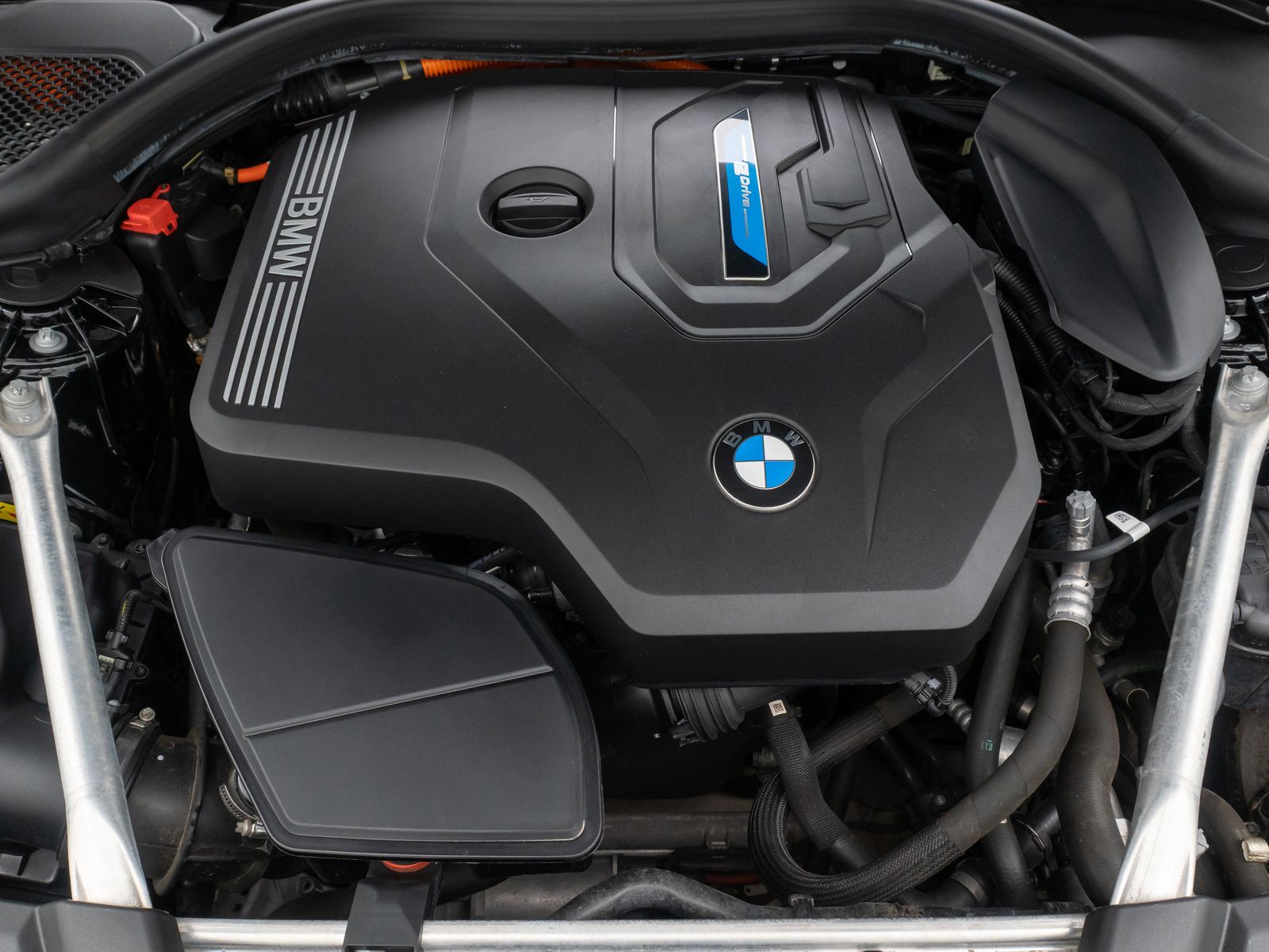 Fahrzeugabbildung BMW 530e xD Kamera DAB DisplKey HiFi Alarm 4*Klima