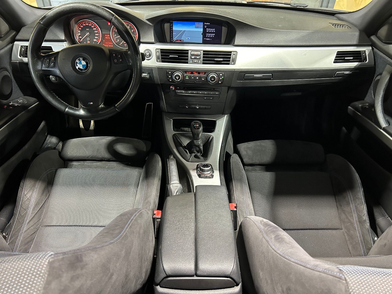 Fahrzeugabbildung BMW 335i xDrive/PANO/ALCANTARA/NAVI/PDC/TEMPOMAT