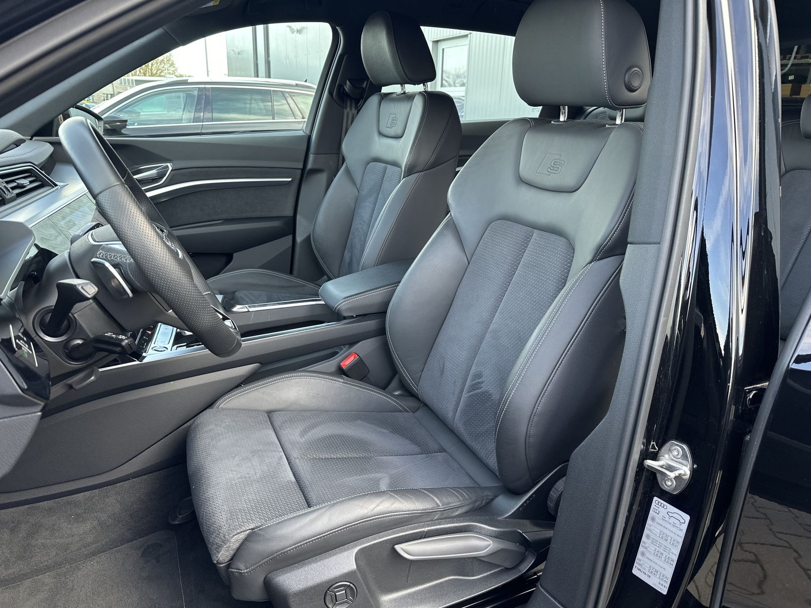 Fahrzeugabbildung Audi e-tron 50 Qu S-Line Black NAV+LED+21ZO+KAMERA+VC