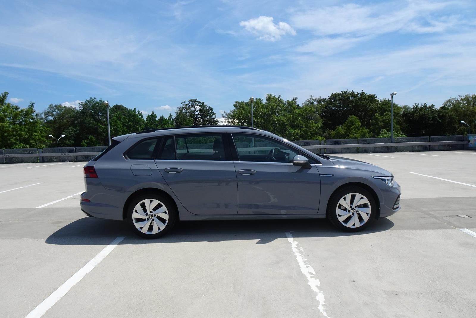 Fahrzeugabbildung Volkswagen Golf Var. STYLE 1.5l eTSI 96kW DSG LED Navi