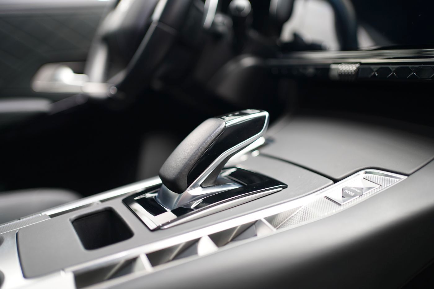 Fahrzeugabbildung DS Automobiles DS7 Crossback E-Tense 225 Rivoli Anhängerkupplun