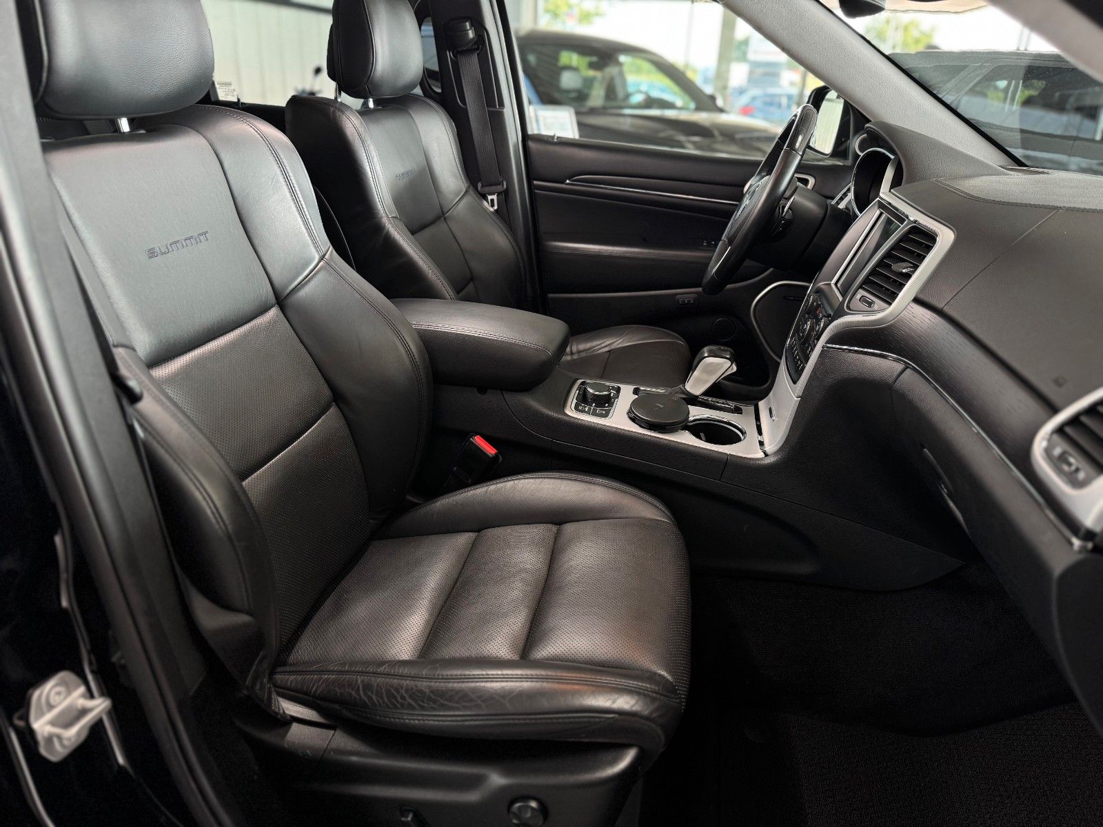 Fahrzeugabbildung Jeep Grand Cherokee 3.0 CRD Summit AHK Luft Pano