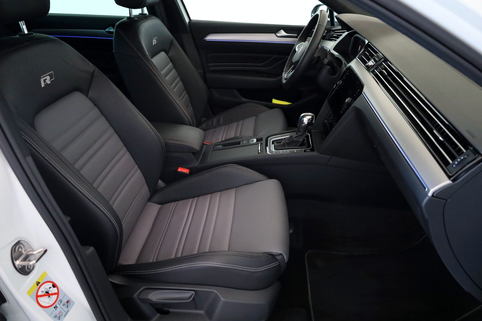 Fahrzeugabbildung Volkswagen Passat Variant R Line Leder,Navi,LED,ACC,CarPlay