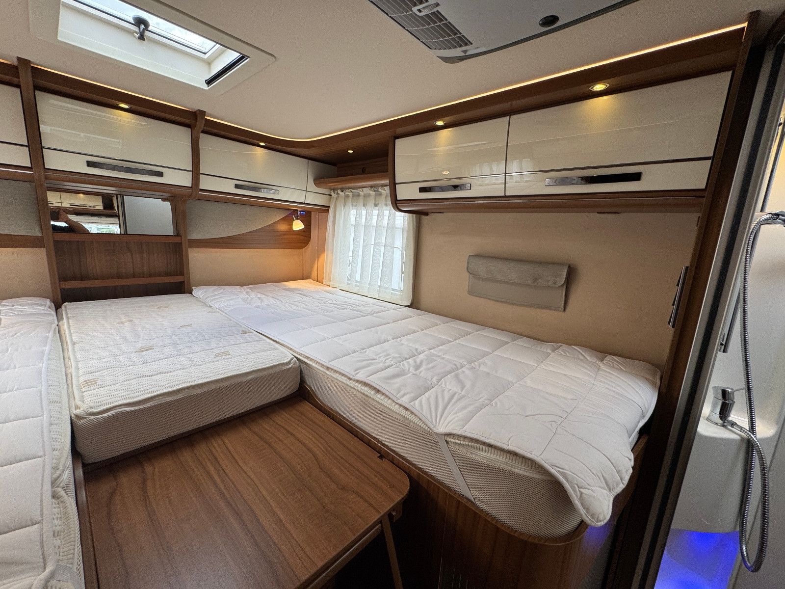 Fahrzeugabbildung HYMER / ERIBA / HYMERCAR B-KLASSE 680 STARLINE MB 3.0 D V6 HYD HÜBSTÜTZEN