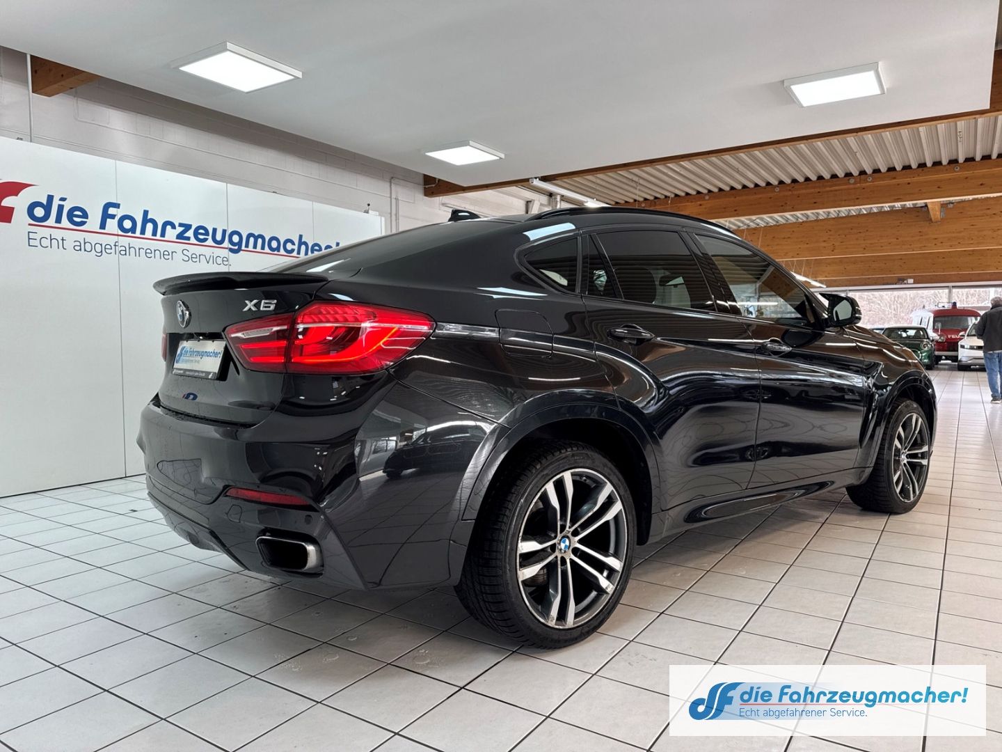 Fahrzeugabbildung BMW X6 xDrive 50 i M-Paket Sportpaket Navi Leder *EX