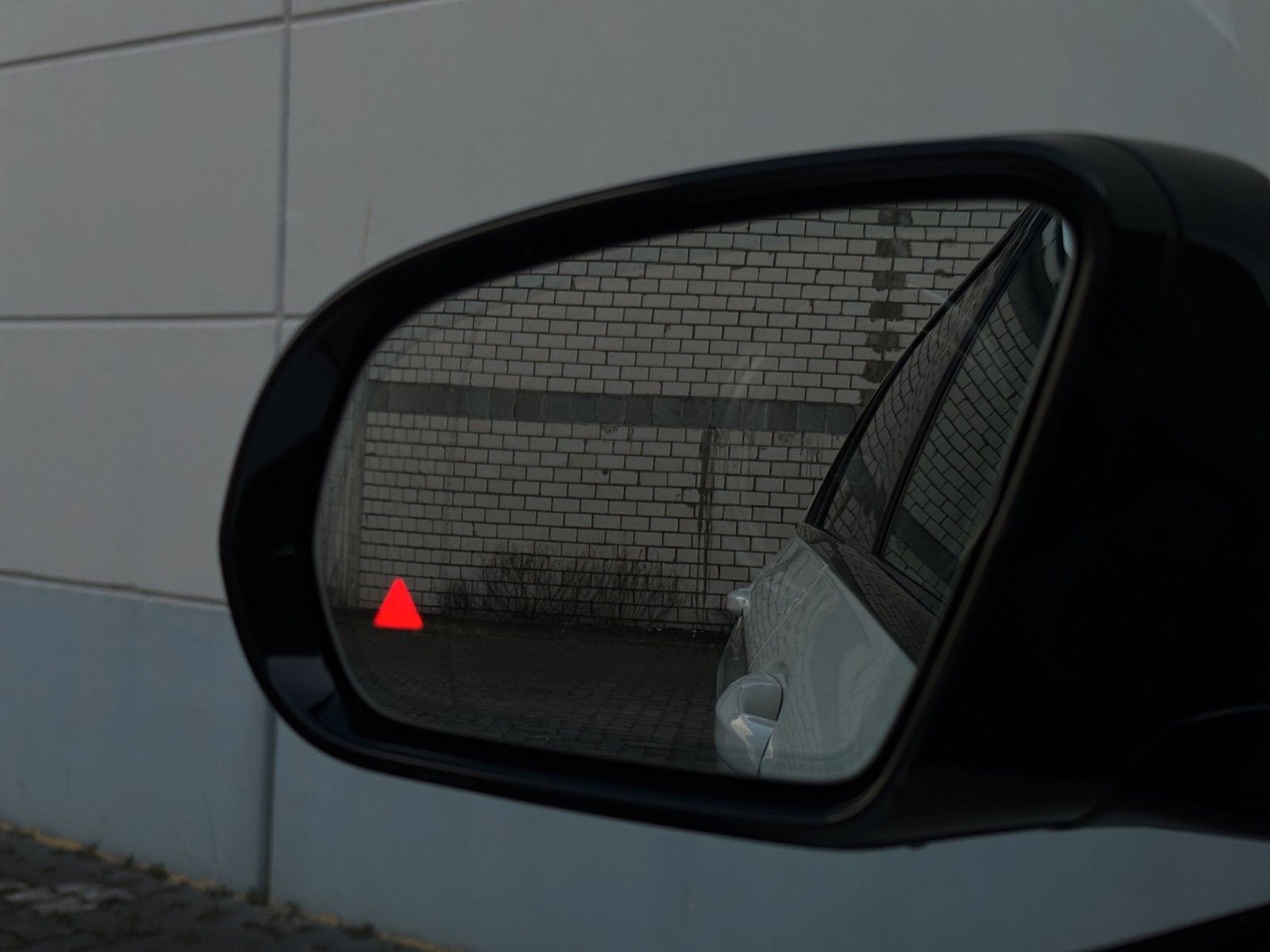 Fahrzeugabbildung Mercedes-Benz E 220d Lim. Pano/Widescreen/Kamera/MBeam