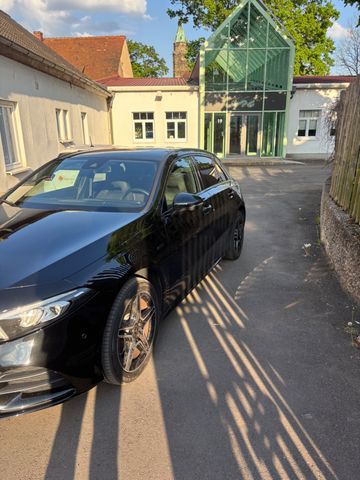 MERCEDES-BENZ A 250 e DCT - AMG Paket + Night Paket
