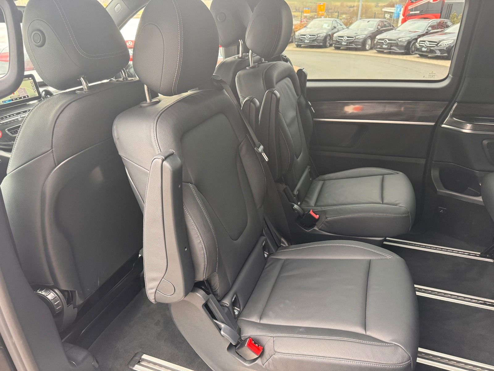 Fahrzeugabbildung Mercedes-Benz EQV 300 AVANTGARDE 360Kamera DISTRONIC Leder