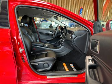 Mercedes-Benz GLA 200 *ACC*PDC*NAVI*TOTWINKEL*KLIMA*LED*