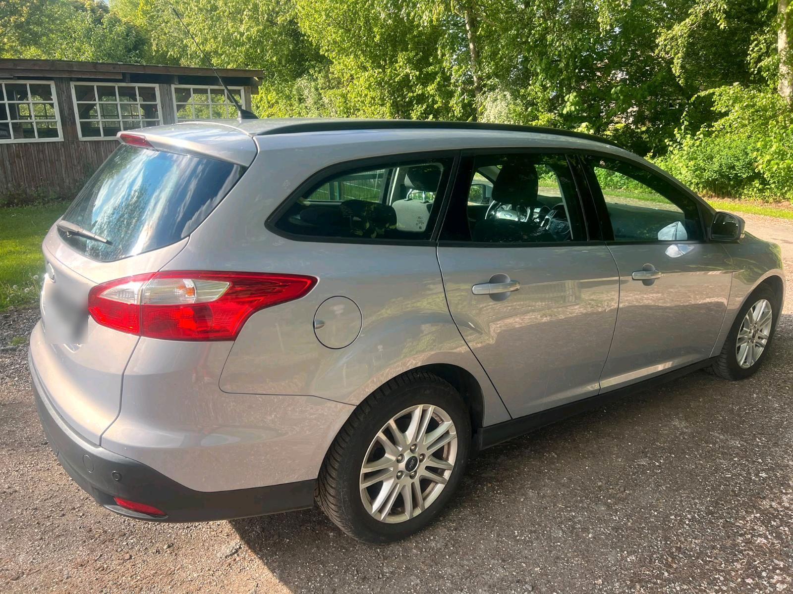 Ford Focus 2014 — interior