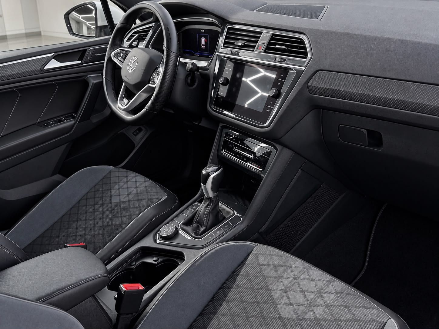 Fahrzeugabbildung Volkswagen Tiguan Allspace R-Line 4Motion 7-Sitzer/HuD/PANO