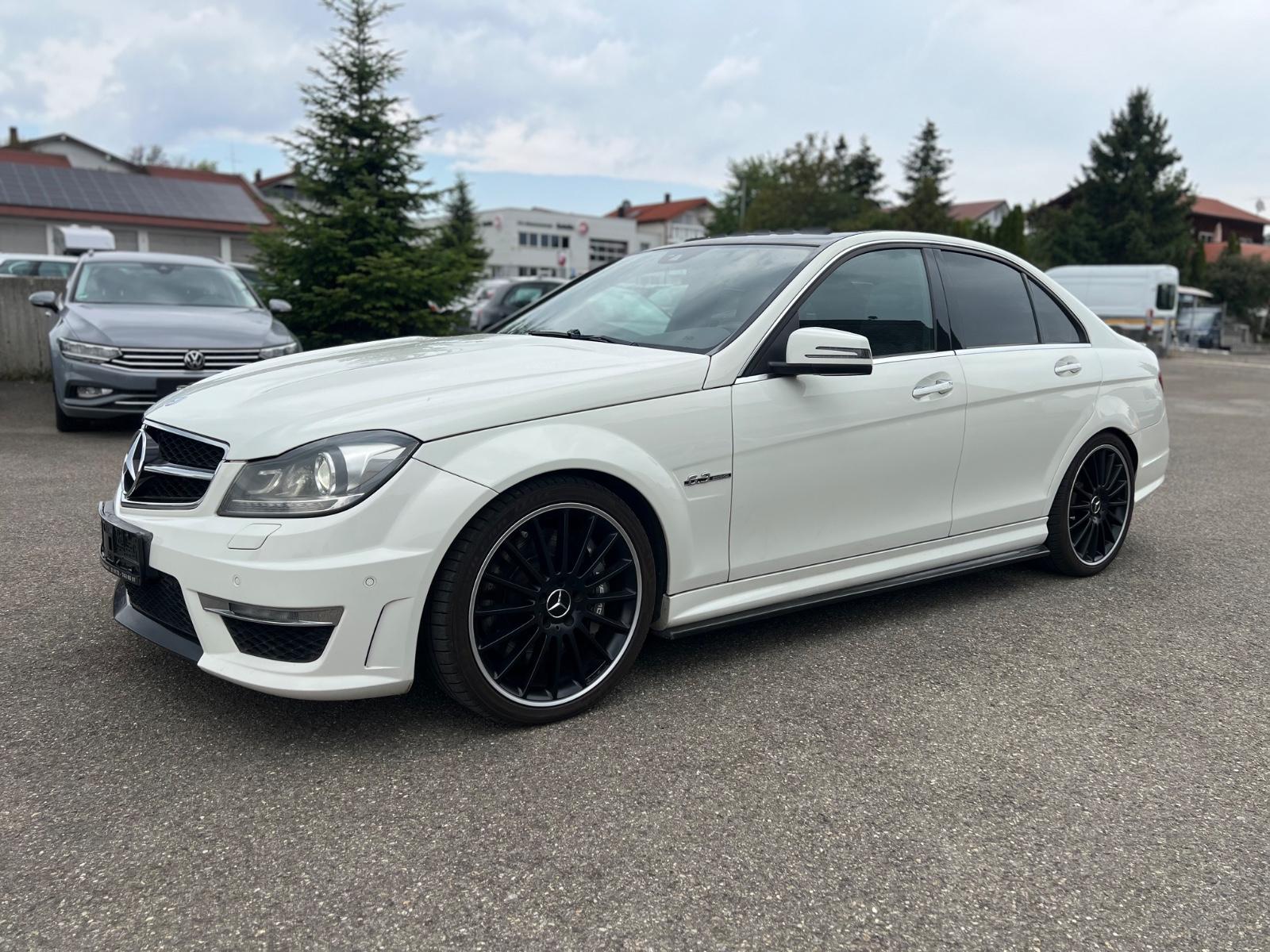 Mercedes-Benz C63 AMG Lim.*Sport*Leder*Xenon*LED*H&K*Carbon **