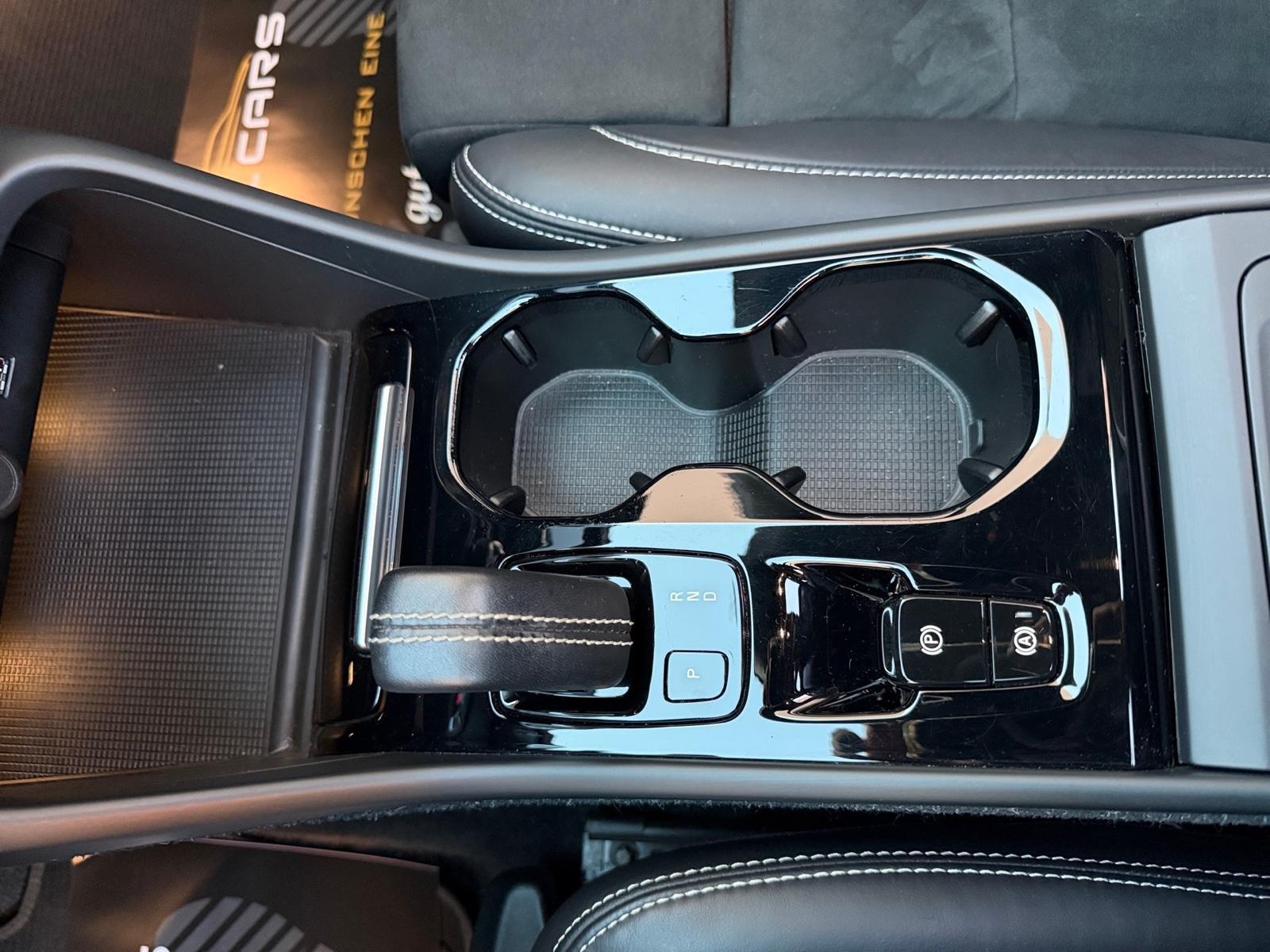 Volvo XC40 R Design 2WD Pano*Kamer*ToTWink*ACC*1.J.Gar