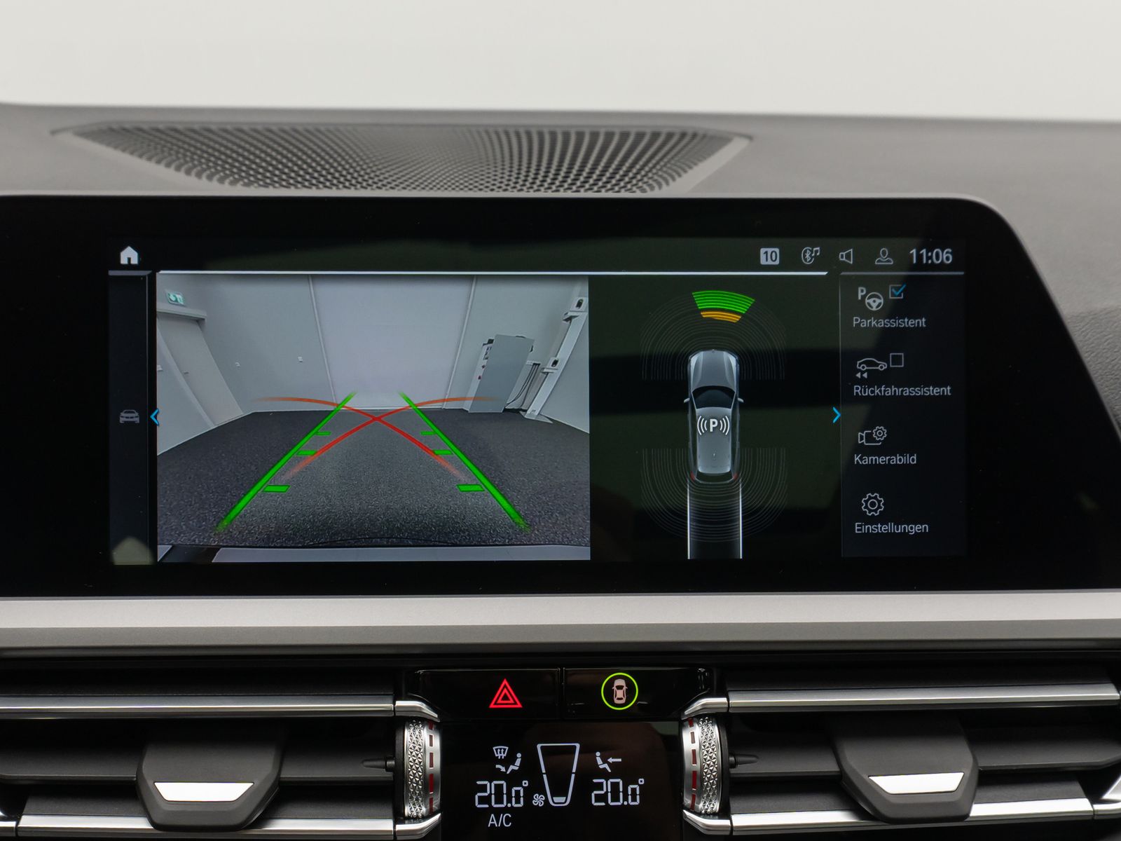 Fahrzeugabbildung BMW 330e Panorama Kamera DAB WLAN Lenkrhzg Alarm LED