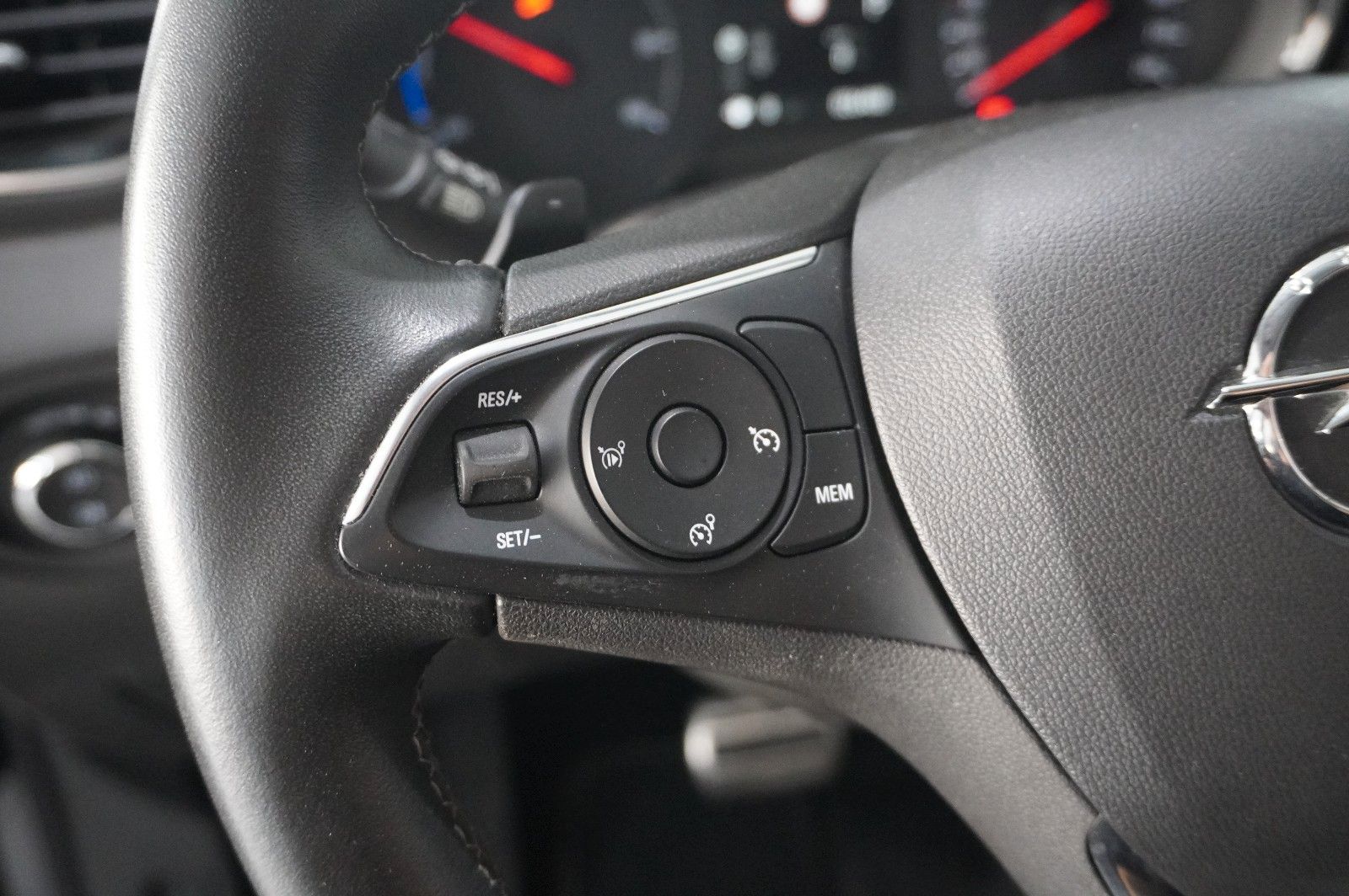 Fahrzeugabbildung Opel Grandland (X) 1.6 PHEV ULTIMATE NAVI/LED/360°/SH