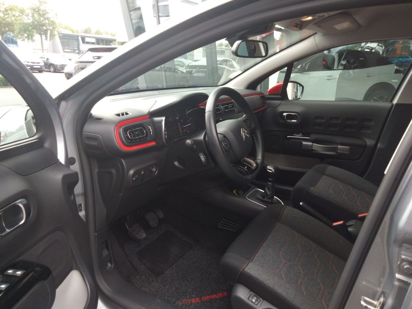 Fahrzeugabbildung Citroën C3 PureTech 110 S&S Shine Navi CarPlay Klimaauto