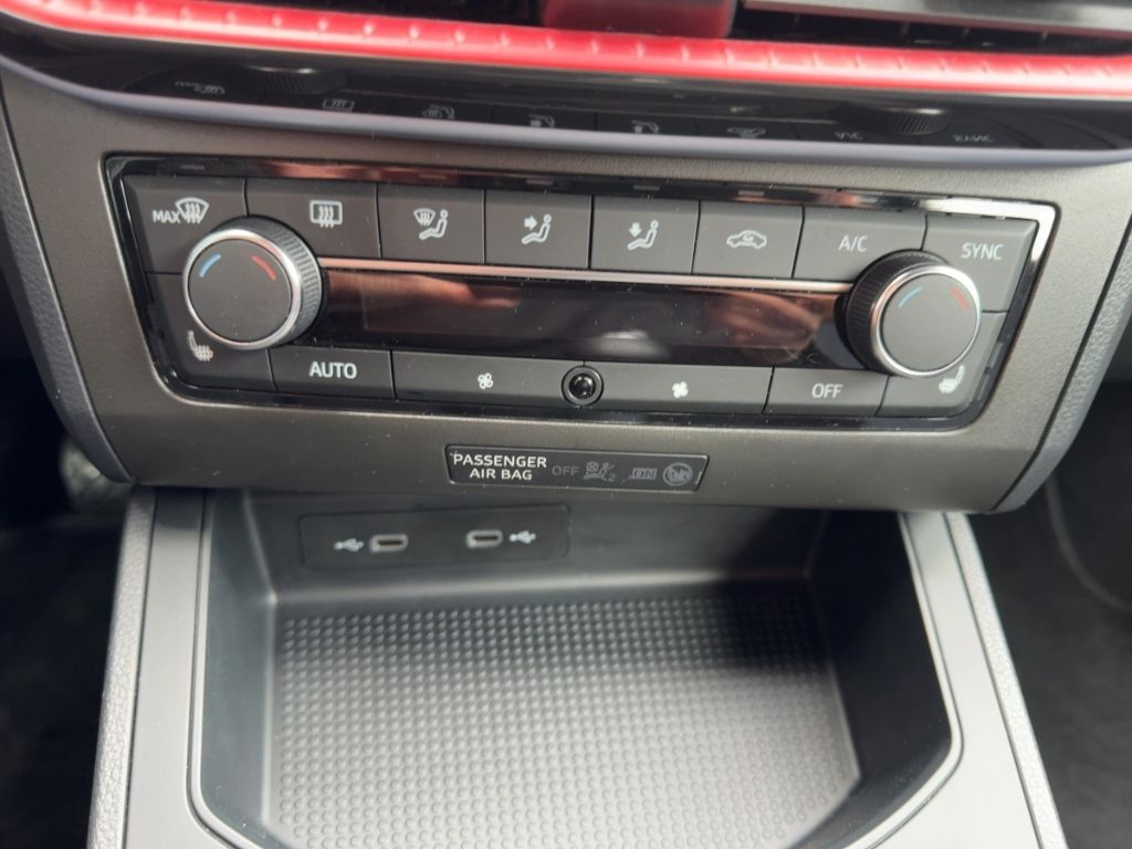 Fahrzeugabbildung SEAT Ibiza FR  NVI  WINTERP  RÜCKFAHRKAMERA