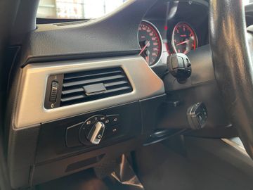 BMW Touring 330d xDrive *PANO*NAVI*PDC*SZHZ*LEDER*