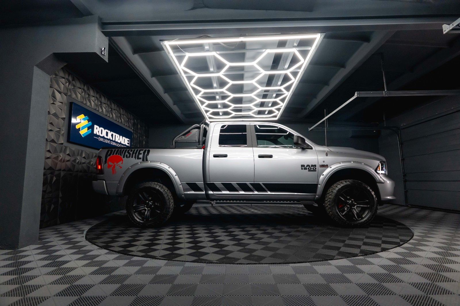 Fahrzeugabbildung Dodge RAM 5.7 V8 HEMI 4x4 OFFROAD Night LONGBED *19%*