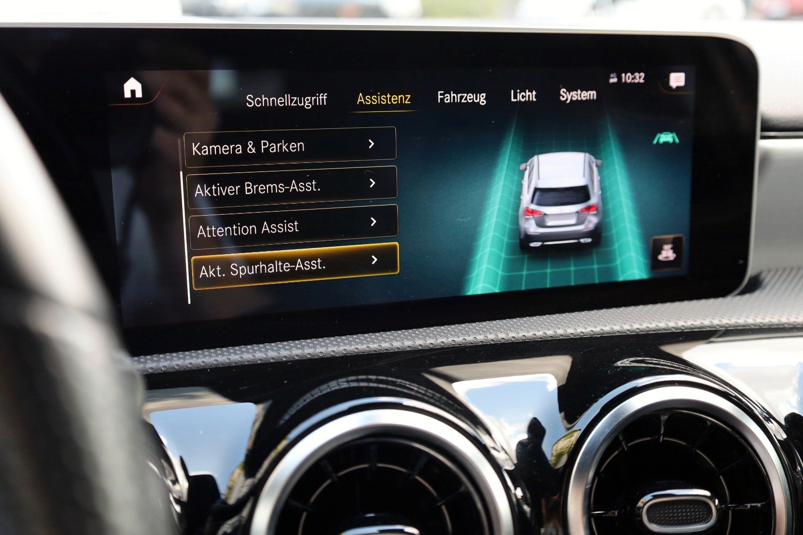 Fahrzeugabbildung Mercedes-Benz A 220 AMG Line T.Leder,Navi,LED,Kamera,SH,SR+WR