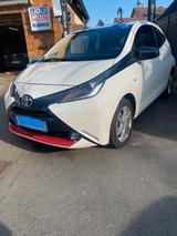 Toyota Aygo (X) 1,0-l-VVT-i x-play x-play - Toyota Aygo (X): Von Privat