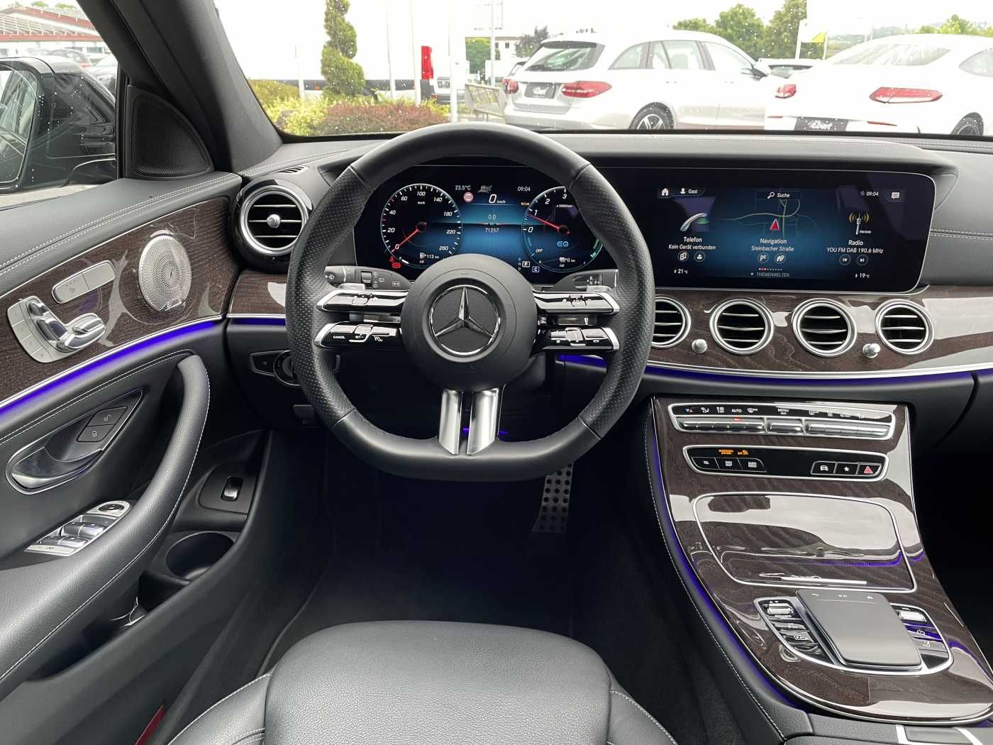 Fahrzeugabbildung Mercedes-Benz E 300 T de 4M AMG+AHK+Distr+Burm+ R-Kamera+Carpl