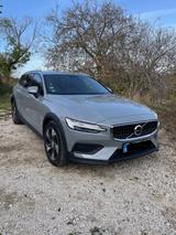 Volvo V60 CC 2024 B4 AWD Plus+WINTERPAK+AHK+h/k - Volvo V60 Cross Country von privat