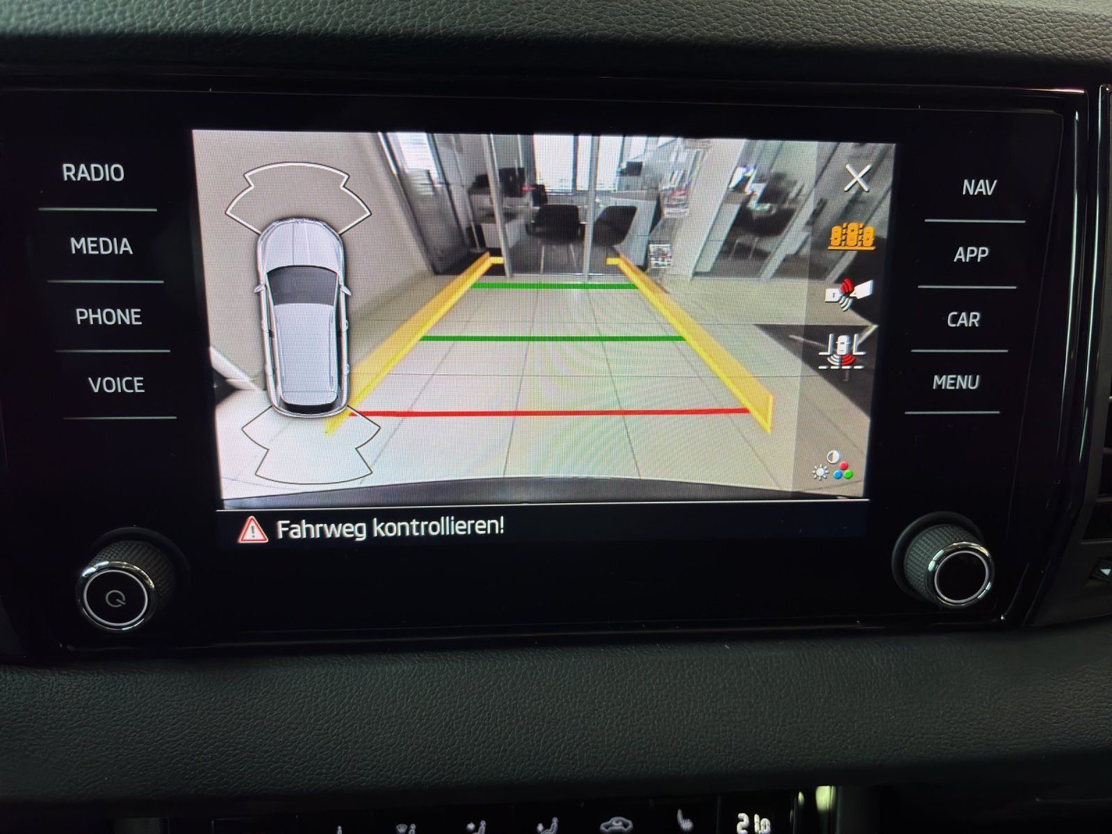 Fahrzeugabbildung SKODA Karoq Tour 1,5 TSI 110 kW DSG