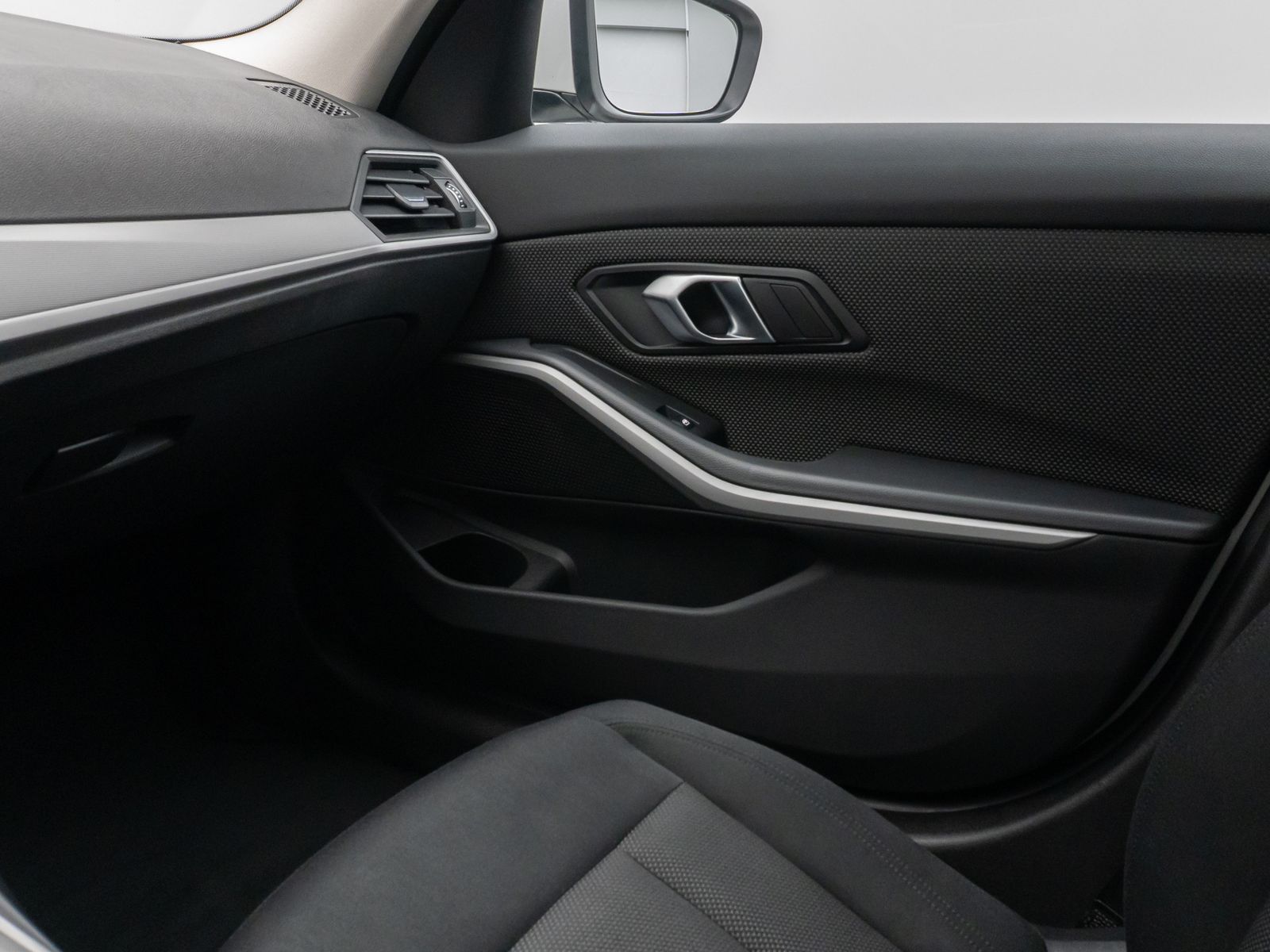 Fahrzeugabbildung BMW 320e DAB CockPitPro Alarm Geschwindigkeitsreg