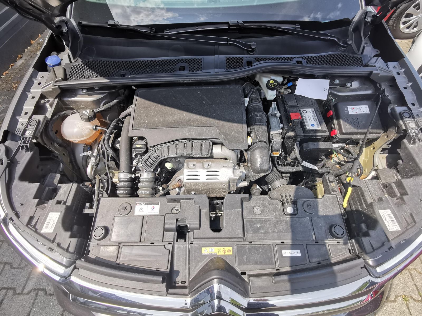 Fahrzeugabbildung Citroën C4 Feel+SHZ+PDC+LED+S&S+USB+ISOFIX+Kamera+ACC+